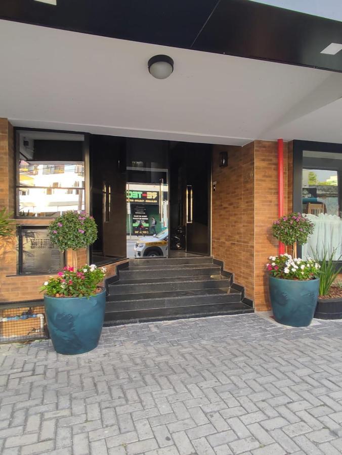 Hotel cápsula Avenida De *